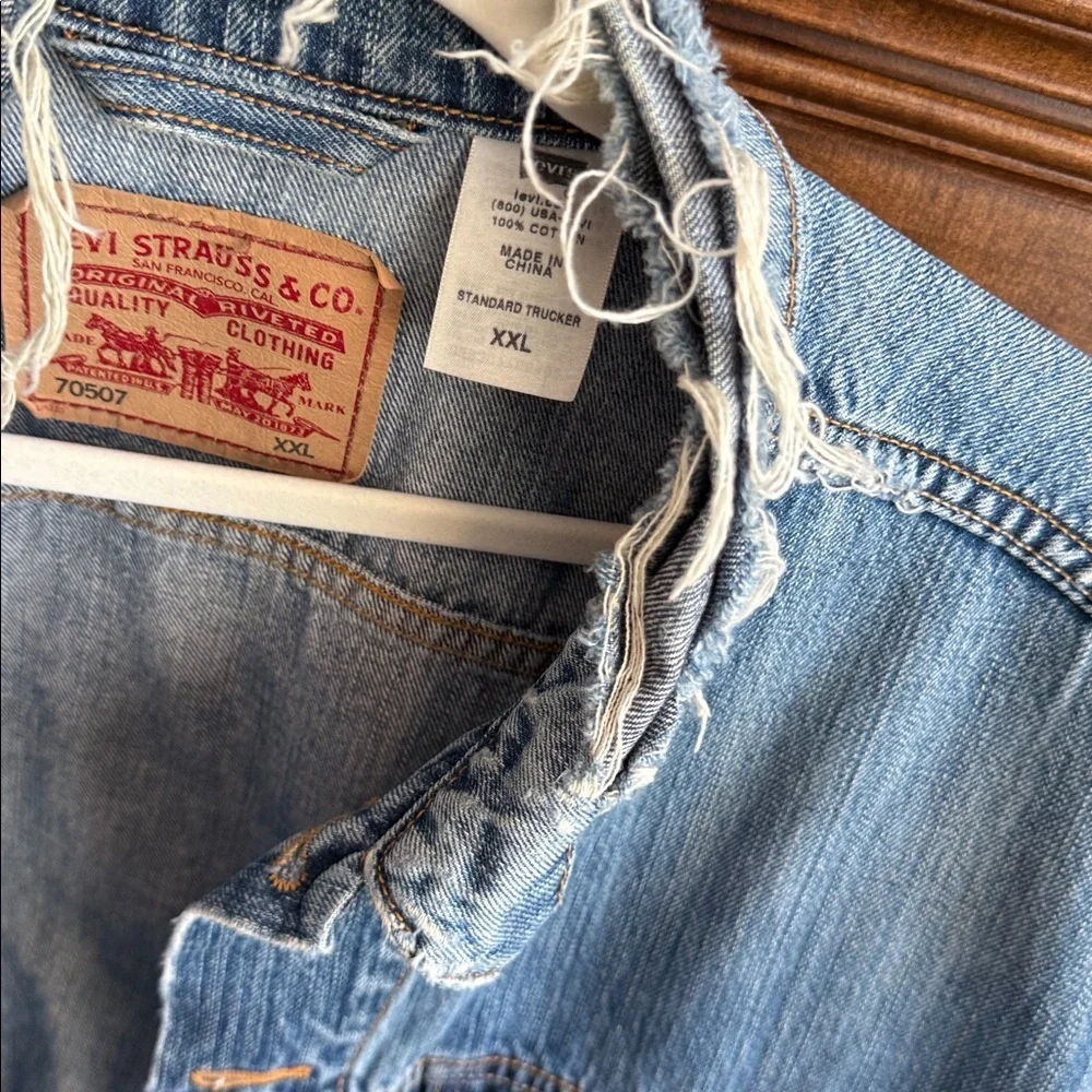 Levis thrashed distressed